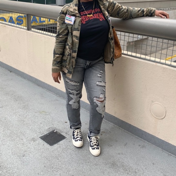 Women’s Grey Skinny Jeans w/ GREAT STRETCH!!! - Picture 2 of 3